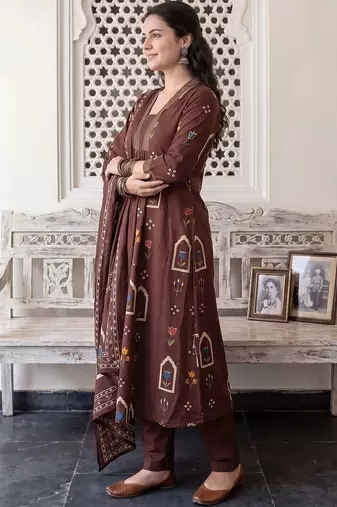 women ethnic motifs printed empire cotton kurta with trousers & with dupatta