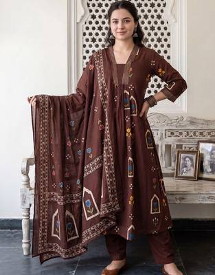 women ethnic motifs printed empire cotton kurta with trousers & with dupatta 6