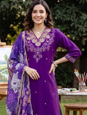 women ethnic motifs embroidered regular kurta with trousers & with dupatta 2