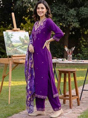 women ethnic motifs embroidered regular kurta with trousers & with dupatta 3