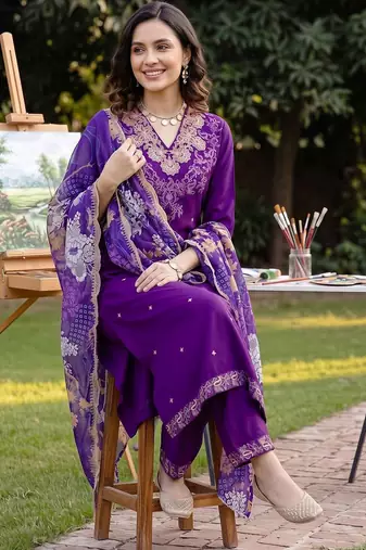 women ethnic motifs embroidered regular kurta with trousers & with dupatta