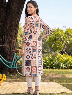 women printed regular kurta with trousers 4