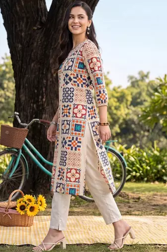 women printed regular kurta with trousers