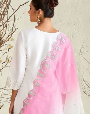 women ethnic motifs embroidered regular thread work kurta with trousers & with dupatta 4