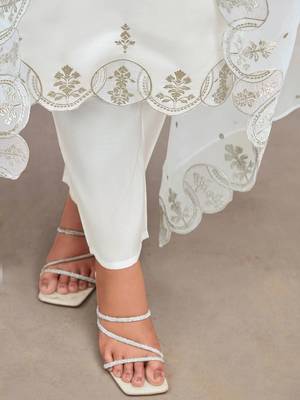 women ethnic motifs embroidered regular thread work kurta with trousers & with dupatta 6
