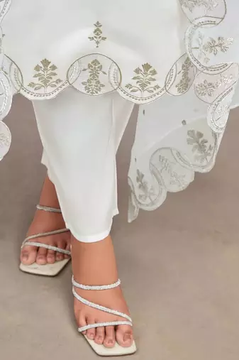 women ethnic motifs embroidered regular thread work kurta with trousers & with dupatta