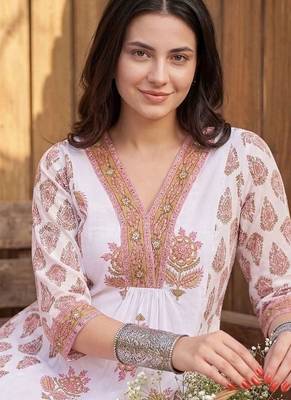 women ethnic motifs printed empire cotton kurta with trousers 2
