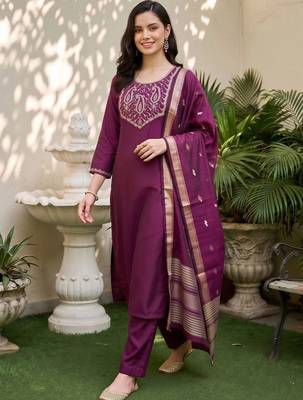 women ethnic motifs embroidered regular thread work kurta with trousers & with dupatta 1