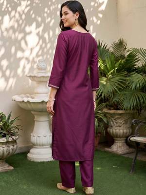 women ethnic motifs embroidered regular thread work kurta with trousers & with dupatta 4