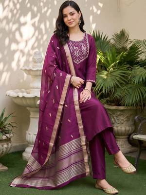 women ethnic motifs embroidered regular thread work kurta with trousers & with dupatta 5