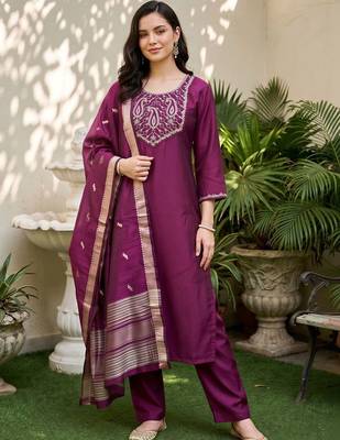 women ethnic motifs embroidered regular thread work kurta with trousers & with dupatta 6