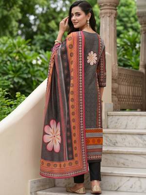 women floral printed regular cotton kurta with trousers & with dupatta 4