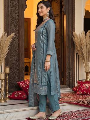 women ethnic motifs embroidered regular thread work kurta with trousers & with dupatta 3