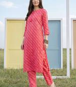 women leheriya printed regular sequinned kurta with trousers