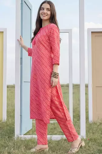 women leheriya printed regular sequinned kurta with trousers