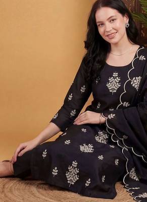 women ethnic motifs embroidered regular thread work kurta with trousers & with dupatta 5