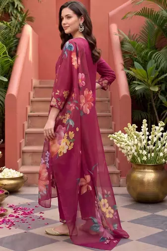 women floral printed regular thread work kurta with trousers & with dupatta