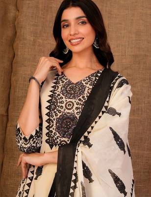 women ethnic motifs printed regular sequinned cotton kurta with trousers & with dupatta 5