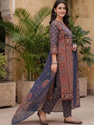 women ethnic motifs printed angrakha cotton kurta with trousers & with dupatta 3