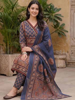 women ethnic motifs printed angrakha cotton kurta with trousers & with dupatta 5