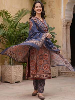 women ethnic motifs printed angrakha cotton kurta with trousers & with dupatta 7