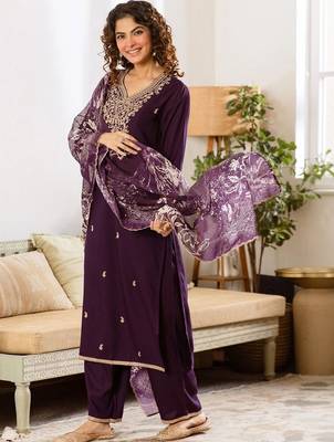 women ethnic motifs embroidered regular thread work kurta with trousers & with dupatta 7