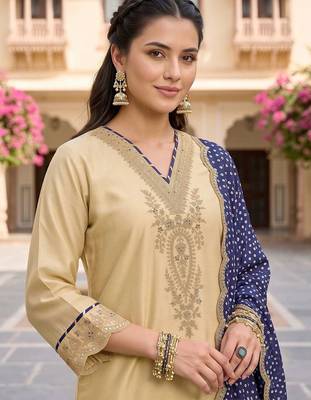 women ethnic motifs embroidered regular thread work kurta with trousers & with dupatta 2