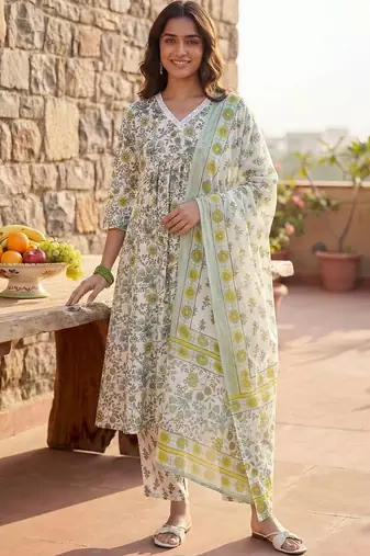 women floral printed empire cotton kurta with trousers & with dupatta