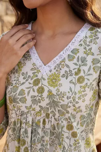 women floral printed empire cotton kurta with trousers & with dupatta