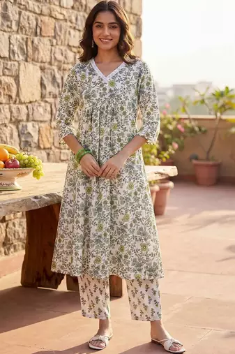 women floral printed empire cotton kurta with trousers & with dupatta