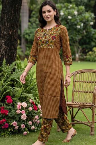 women printed regular cotton kurta with trousers