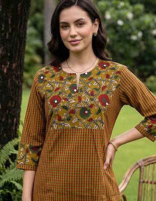 women printed regular cotton kurta with trousers 2