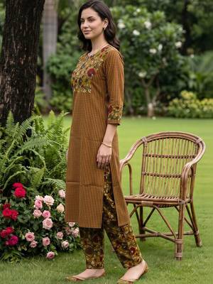 women printed regular cotton kurta with trousers 3