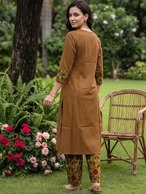 women printed regular cotton kurta with trousers 4