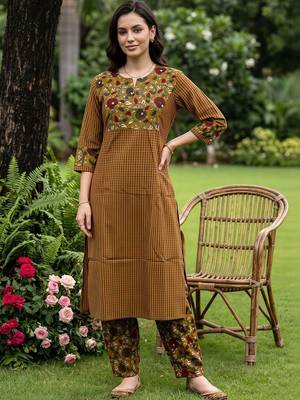 women printed regular cotton kurta with trousers 6