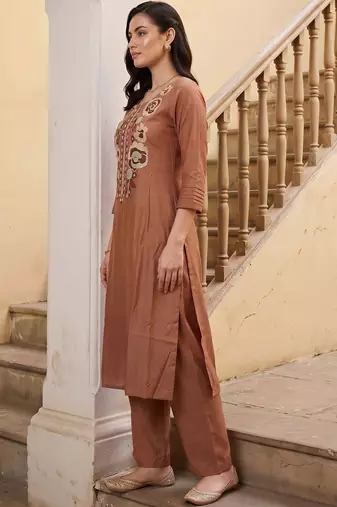 women floral embroidered regular thread work kurta with trousers