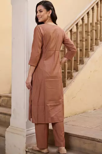 women floral embroidered regular thread work kurta with trousers