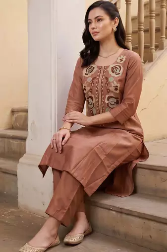 women floral embroidered regular thread work kurta with trousers