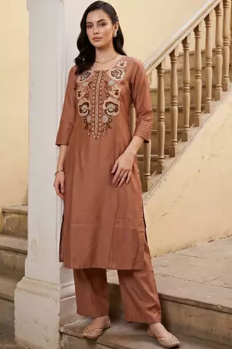 women floral embroidered regular thread work kurta with trousers