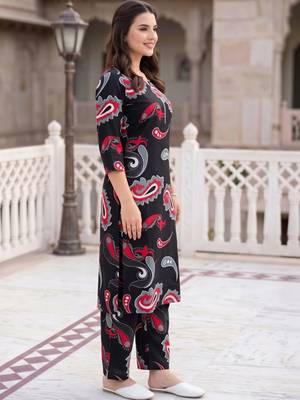 women paisley printed regular cotton kurta with trousers 3
