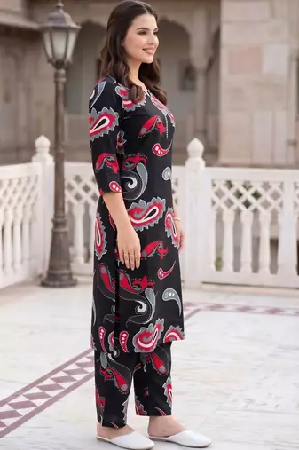 women paisley printed regular cotton kurta with trousers