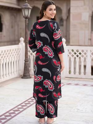 women paisley printed regular cotton kurta with trousers 4