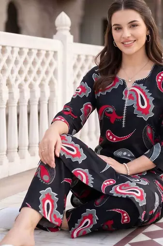 women paisley printed regular cotton kurta with trousers