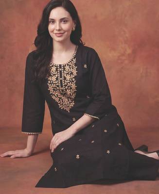 women ethnic motifs embroidered regular thread work kurta with trousers 4