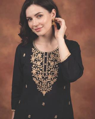 women ethnic motifs embroidered regular thread work kurta with trousers 5