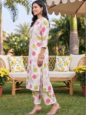 women ethnic motifs printed regular cotton kurta with trousers 3