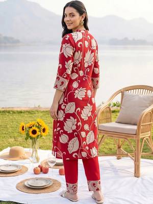 women ethnic motifs printed regular cotton kurta with trousers 4
