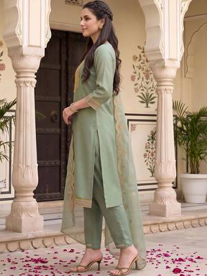women ethnic motifs embroidered regular sequinned kurta with trousers & with dupatta 3