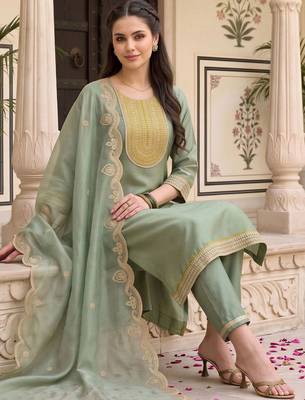 women ethnic motifs embroidered regular sequinned kurta with trousers & with dupatta 5