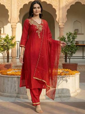 women ethnic motifs embroidered regular liva kurta with trousers & with dupatta 2